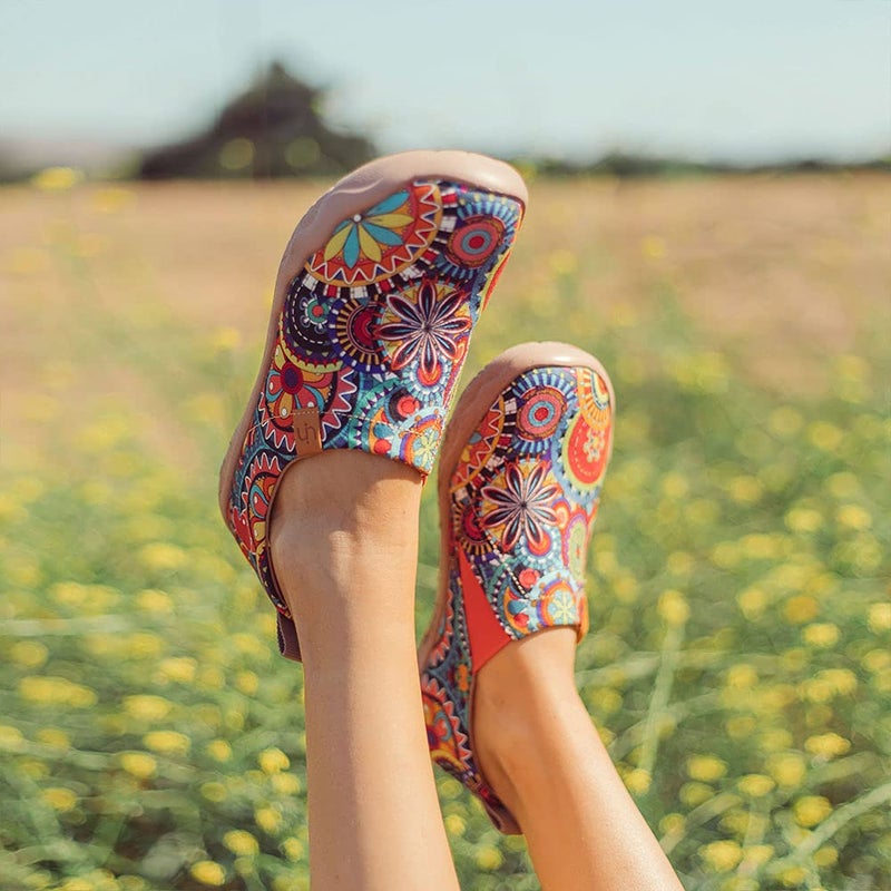 UIN Women's Blossom Painted Fashion Sneaker Canvas Slip-On Travel Shoes (8.5) - Image 5